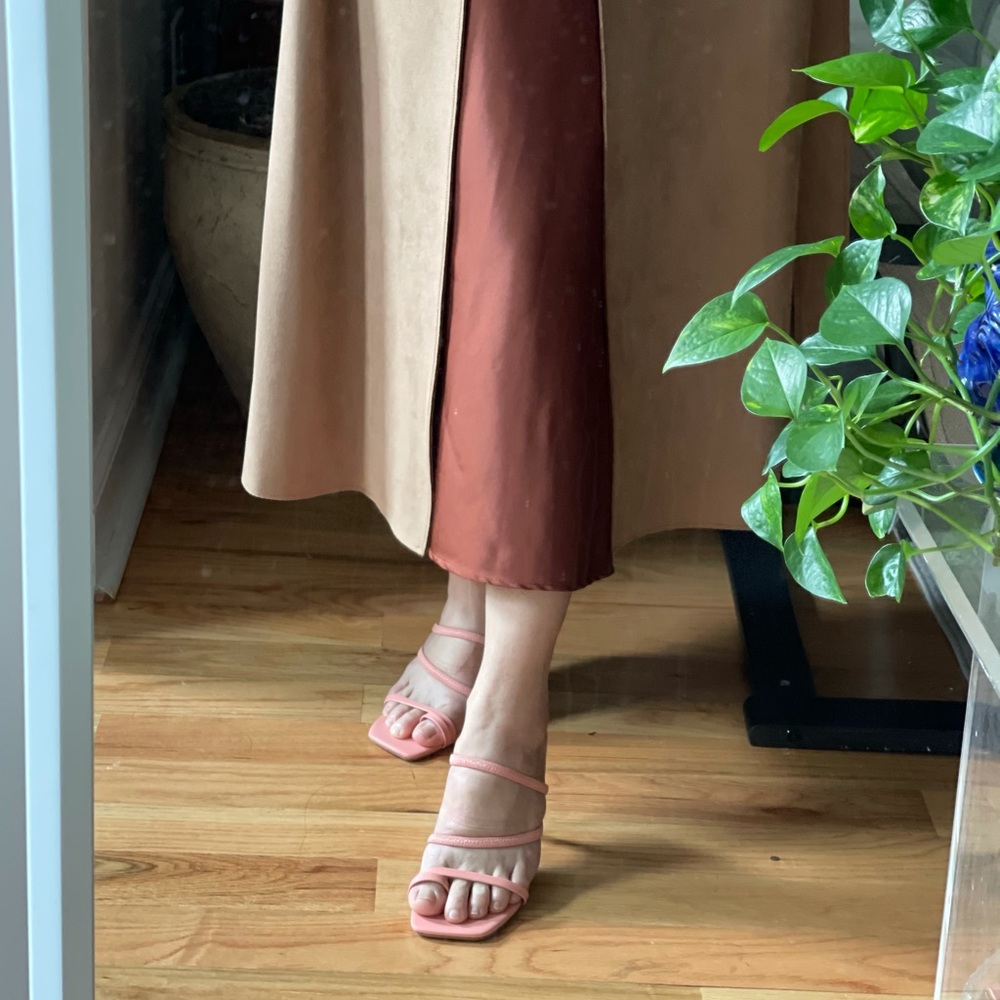 Toe Loop Thin Strap Sculptural Heeled Peachy Pink… - image 1